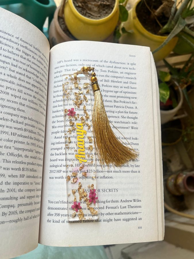 Resin bookmark with gold tassel and flowers