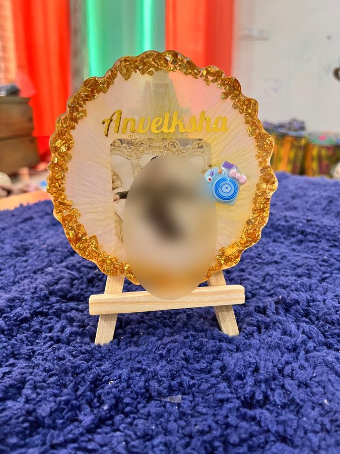 Gold edge circular resin photo frame
