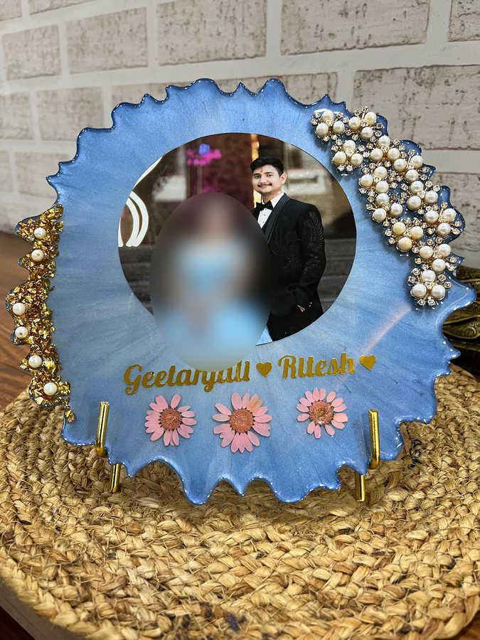 Blue pearl couple resin photo frame