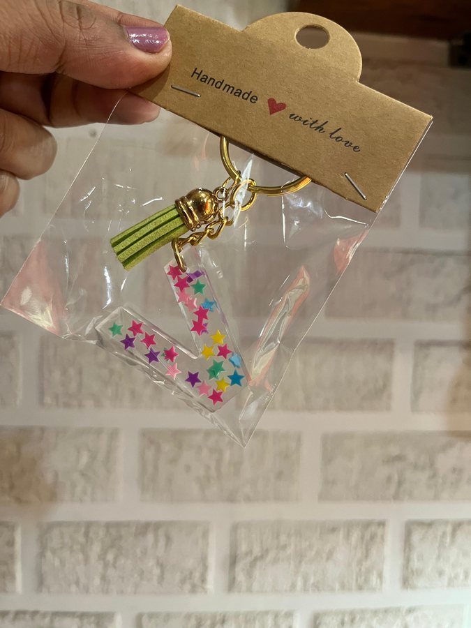 Star confetti clear resin keyring